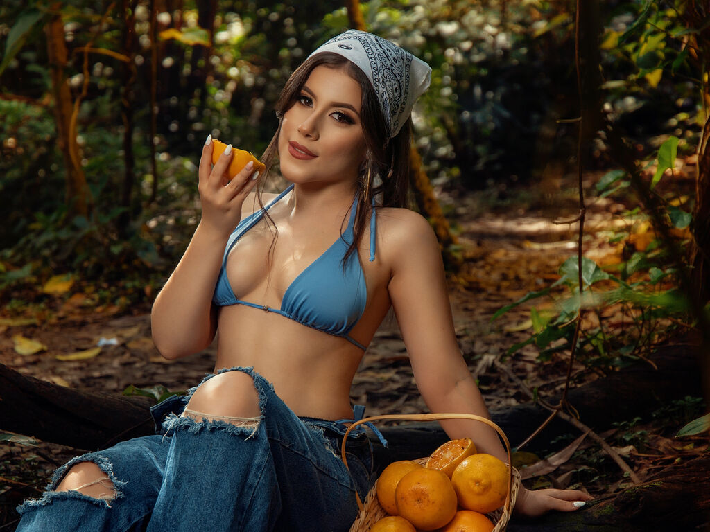 AlessiaWhite></p>

       
    </div>
    </div>
</div>
<div class=